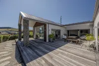 Lake View Heights - Luxury large modern House (244 sq mtr)