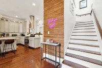 Fresh Luxe Design • Spacious • Free Parking • Near French Quarter • Back Patio