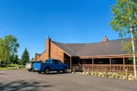 Talisman Amazing Views!! Walk to Uptown: Sleeps 4