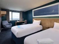Travelodge London Hackney Hotel Hotels near كلابتون
