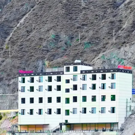 Deqin Haowan No.8 River View Grand Hotel