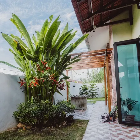 Loh Residence@Pinjistation (8pax 4br)