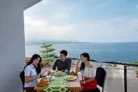 Whiz Prime Hotel Megamas Manado - Frühstück