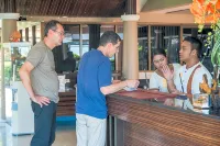 Sita Beach Resort - bars