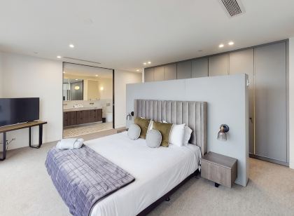 Luxury Penthouse with Astonishing Bay and City Views
