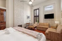 1 Block to Parade & St Charles, Heated Pool & Hot Tub, Walk to French Qtr - Private Pools