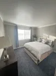 Tranquil Escape: 4-Bedroom Home with Modern Amenities and pool