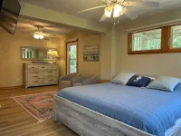 Spacious 3BR/3BA Beach House on Quiet Wooded Lot – Minutes from the Ocean - Homestays