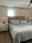 Beautiful Modern Beach House, across from Golf Course, Spacious Backyard