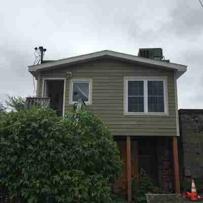 Artsy Downtown Charlevoix Apt! Walk to 2 Lakes, Marina. Free Parking. 5 Star Hotel Exterior