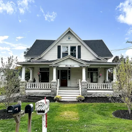 2Br Apt in Auburn • Waterfront• Finger Lakes • Skaneateles Nearby