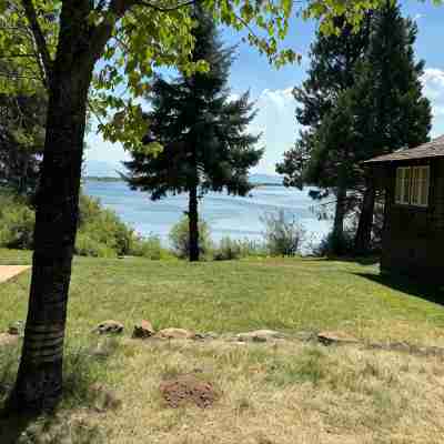 Beautiful view of the lake with patio and BBQ. Hotel Exterior