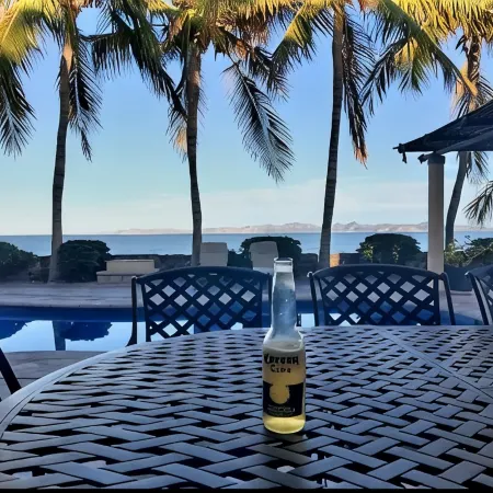 Escape To An Ocean Front Five Star Paradise : A 10 minute walk into Loreto