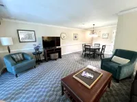 Lovely condo with water & golf course view - 4-Star