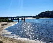 Waterfront. Private Beach, Newly Renovated, Primary Suite, 1st Floor Bedroom - Homestays