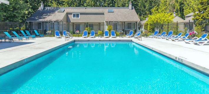 Rathtrevor Beach, Heated Pool + Hot Tub - Parksville B.C  ...  Sleeps 6 โรงแรมในนาไนโม
