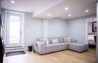Cozy and Private Basement apartment / Ideal for Relaxation or Work - Homestays
