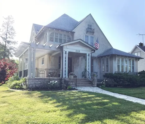 Charming 4 Bedroom Historic Home Centrally located in Northeastern Wisconsin - 3-Star