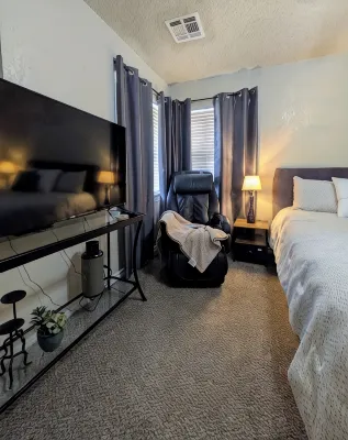 Private Pool, Hot Tub & Outdoor Grill in OKC - 프라이빗 풀