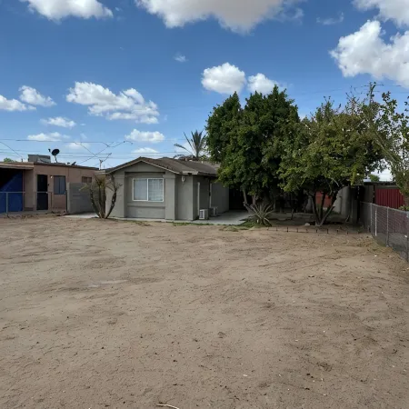 Perfect one bedroom one bath Casita in Central Yuma, has everything you need.