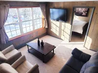 Cozy & Clean Loft Near Lake Michigan – Ideal for Work & Play! Hotel di Escanaba