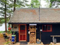MOONDOG RETREAT: Tranquil Lakefront Cottage