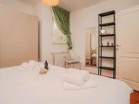 Wellness oasis on Krk - Private heated jacuzzi & lounge under olive trees Hotels in Dobrinj