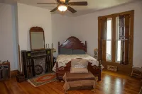 Welcome Hall 5 bedroom 1880’s home on 55 acres - Wifi