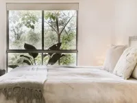 Kookaburra - Private One Bedroom Cottage with Lake View Hotels in Maleny