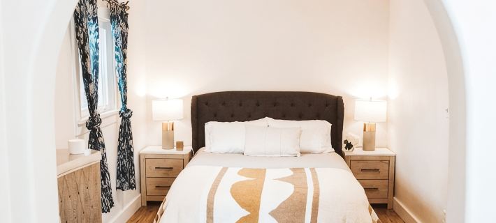 Historic 8th Ave Home - 5 Bdrm Downtown Bozeman Hotels in Bozeman