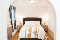 Little Yellow House - Downtown Charming 2 BDRM - 3つ星