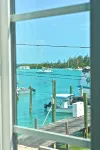 Waterfront Cottage in Spanish Wells' protected harbor - WiFi