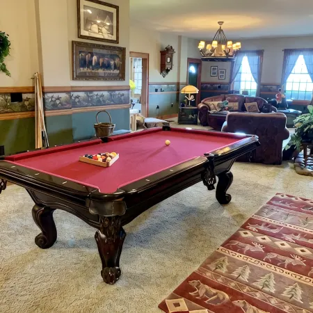 TN Mountain Lodge: sleeps 22+ lake, hikes, hot tub, Sauna