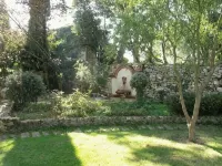 5-star property, heated pool, tennis, golf, gym, 2.5 acre park