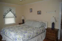 Adorable Cottage, Short Walk to Scarborough Beach. - 2-Star