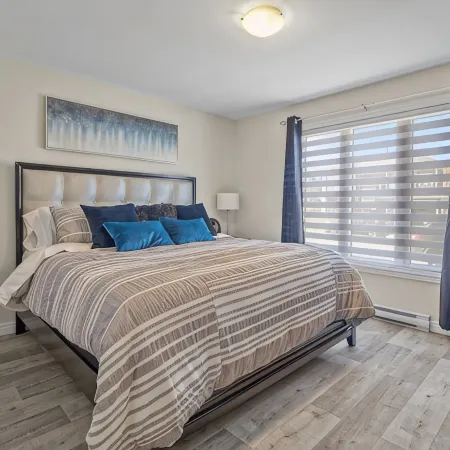 *Wow!!* Executive Cozy Home with 3 Beds, Work Station & Gym