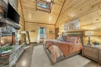 Timeless Romantic Cabin in Hochatown with Cozy Double-Sided Fireplace - Romantic