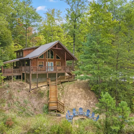 Red River Gorge Lakeside Cabin retreat! 4 bed 4 bath with a Hot Tub