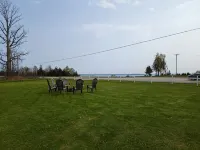 Relaxing Lake View Home, Pet Friendly, Central Location.  Close to Ferries! - Wi-Fi