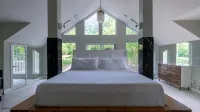 A Large Unique Panoramic Retreat at the Quiet 55-mile mark of Lake of the Ozarks - วิลล่า