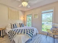 Peaceful downtown Sylva home, 3BR, porch, creek, Wifi Hotels in Sylva