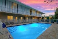Naples Haven – Walk to Beach & 5th Ave - Condos