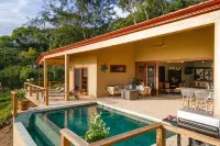 Vista Sirena: Expansive Ocean View 4 bedroom / 4.5 bath home above Dominical - Pools