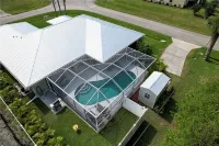 Pool Retreat & Minutes to the Beach! - 3-Sterne