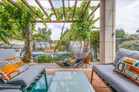 Entire villa with swimming pool and padel court, near the beach. 14 people. - 4 Yıldız