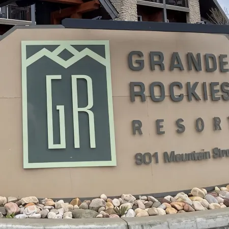 Family friendly 2BR/2BA condo - Sleeps 6 - Views & location!!