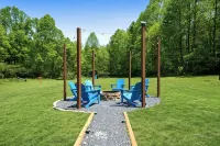 New River Escape -Game Room • Hot Tub • Fire Pit • Yard Games • Sleeps 10+
