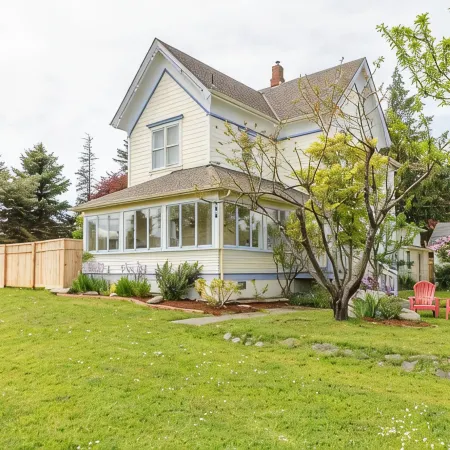 Stunning Large Apartment in the Heart of Port Townsend!