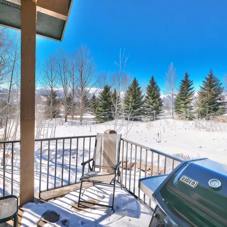 Eden Mountain Home - 7 Bedrooms on Three Floors
