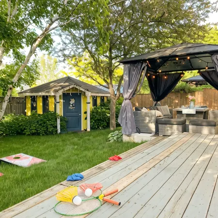 6BR • Sleeps 12 • Stocked Kitchen • 10-Min Stroll to Lake Huron